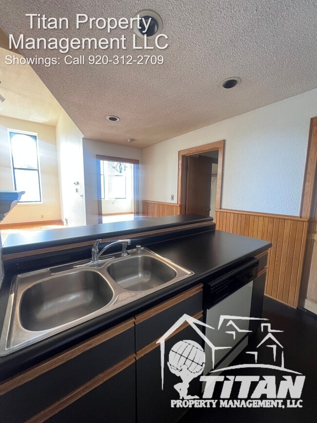 Building Photo - 207 E Irving Ave