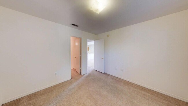 Building Photo - 1863 Norwood Ct