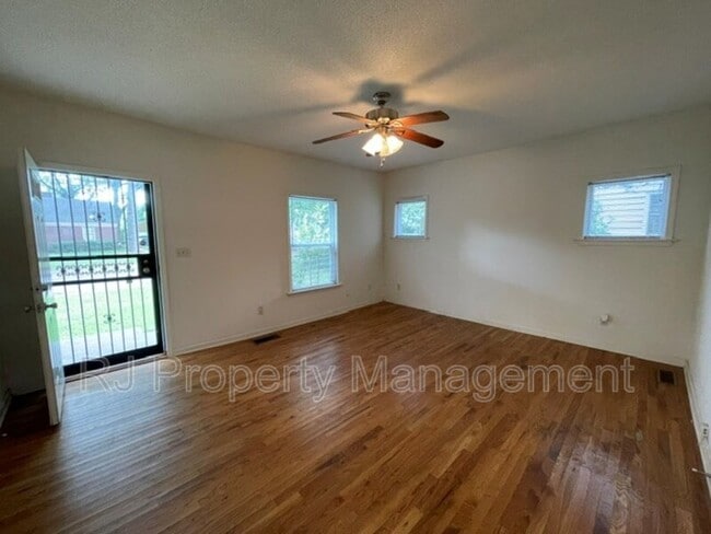Building Photo - 641 S Greer St