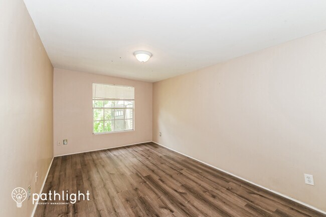 Building Photo - 1718 Sunset Pl