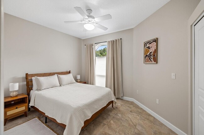 Building Photo - 4360 Iola Dr