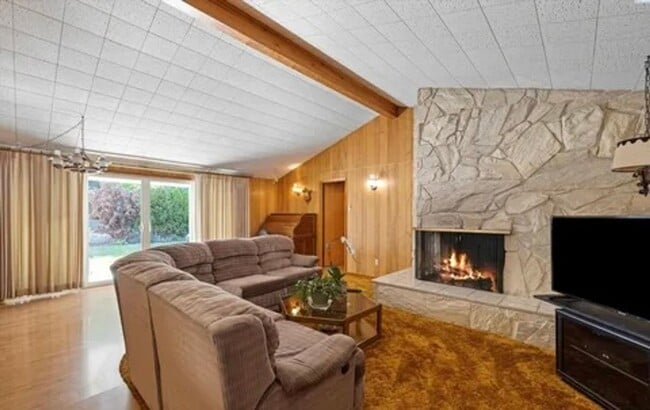 Building Photo - Spacious 4-Bedroom Home with Solar Panels in Richland