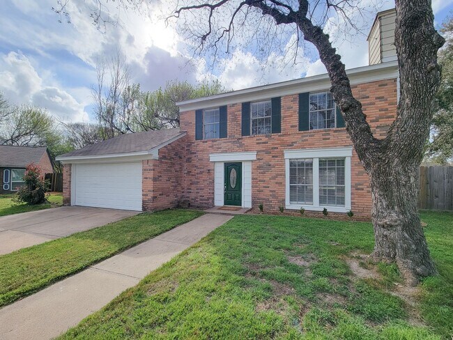 Building Photo - Welcome home to a bright & spacious retreat in sought-after Steeplechase where comfort, function ...