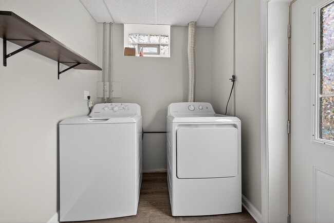 Building Photo - 716 Coit Ave NE