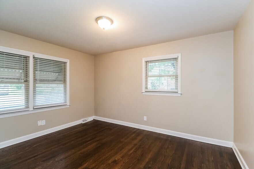Building Photo - 3924 Broadview Dr