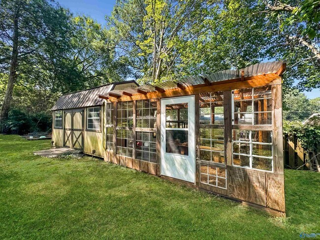 Building Photo - 11210 Mountain Crest Dr SE