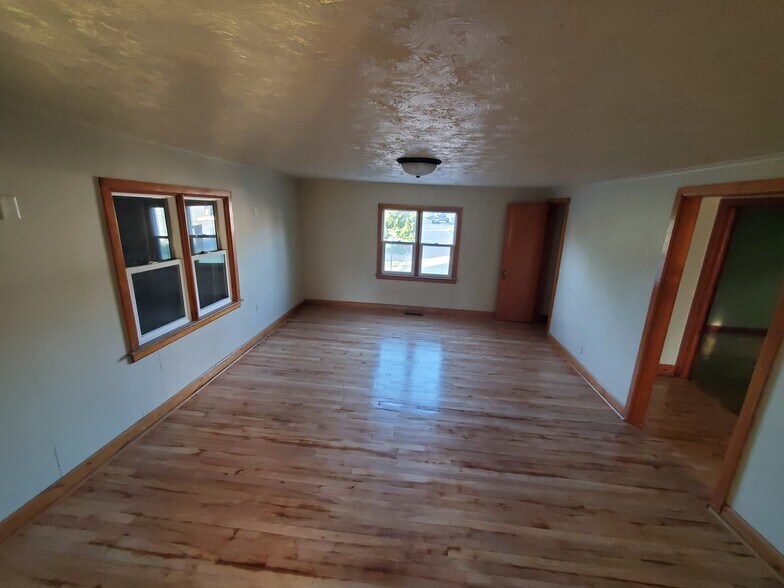 Building Photo - 240 S Healy Ave