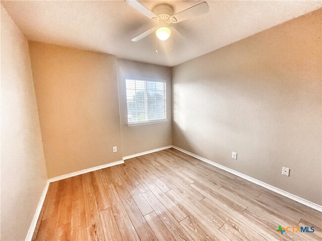 Building Photo - 525 Tom Kemp Dr