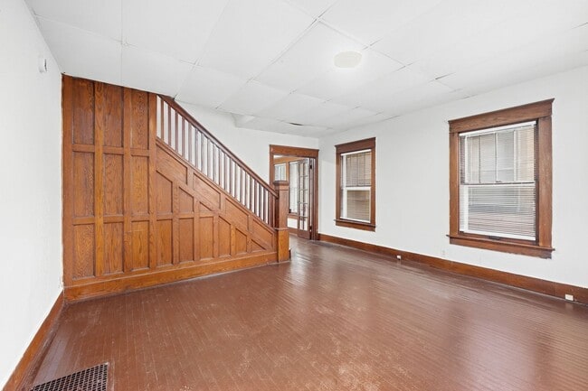Building Photo - 928 W Dewald St