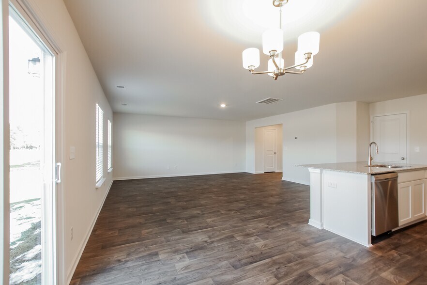 Building Photo - 165 King Buck Dr