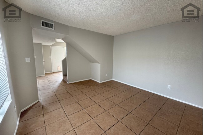 Building Photo - 1765 E Pepper Cir
