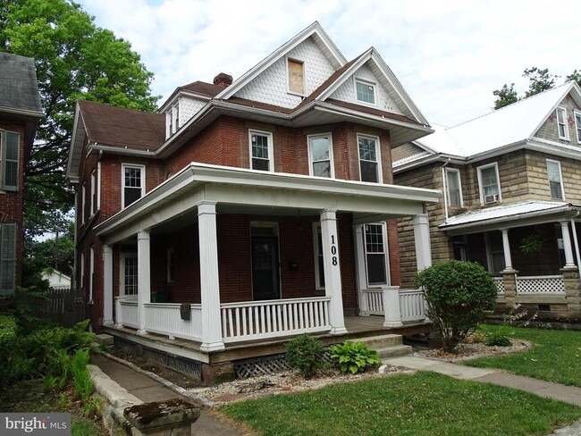 Primary Photo - 108 Commerce St