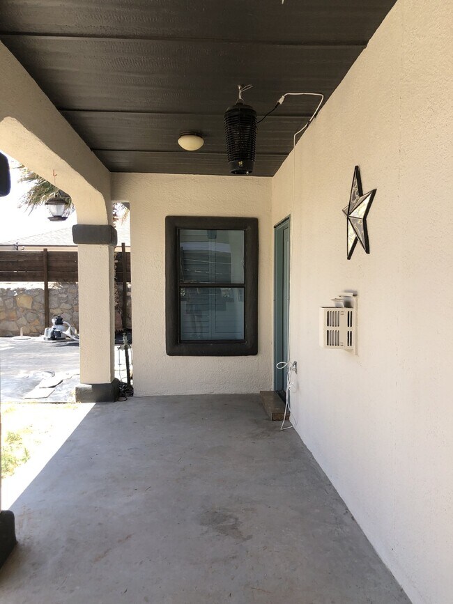 Building Photo - 3132 Tunnel Point Way