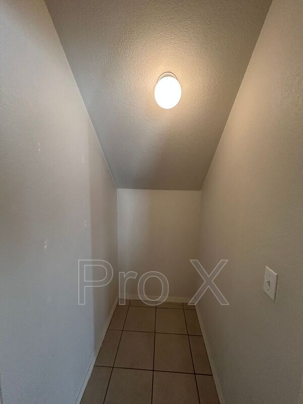 Building Photo - 3005 SW Amberwood Ave