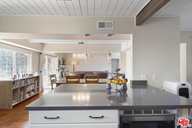 Primary Photo - 2260 Los Amigos St