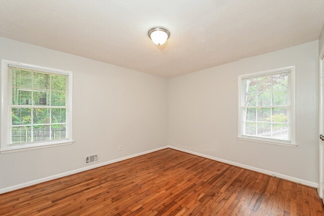 Building Photo - 3639 Telstar Dr