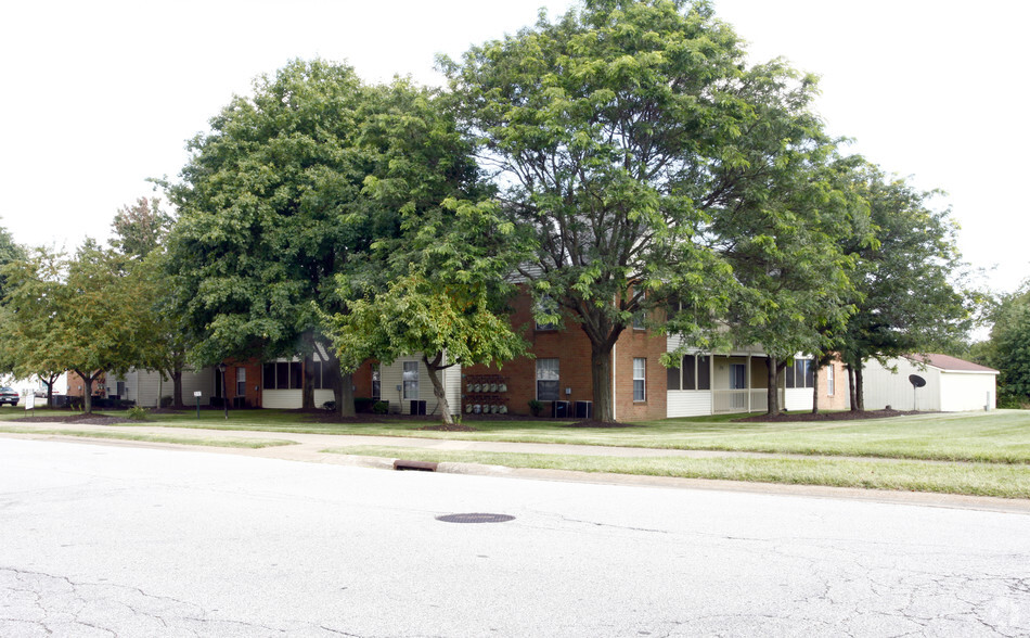 Primary Photo - Williamsburg Apartments