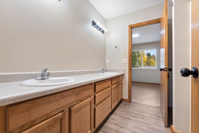 Building Photo - 2835 SE 90th Pl