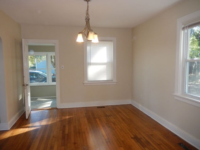 Building Photo - Large Colonial