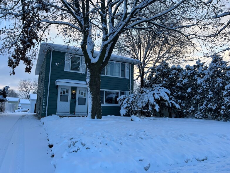 Cozy winter wonderland - 2113 N Sherman Ave