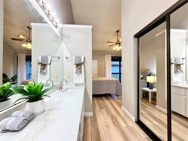 Building Photo - 7122 Wood Hollow Dr