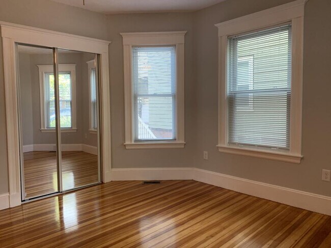 Building Photo - 4.0 bedroom in Somerville Massachusetts 02140