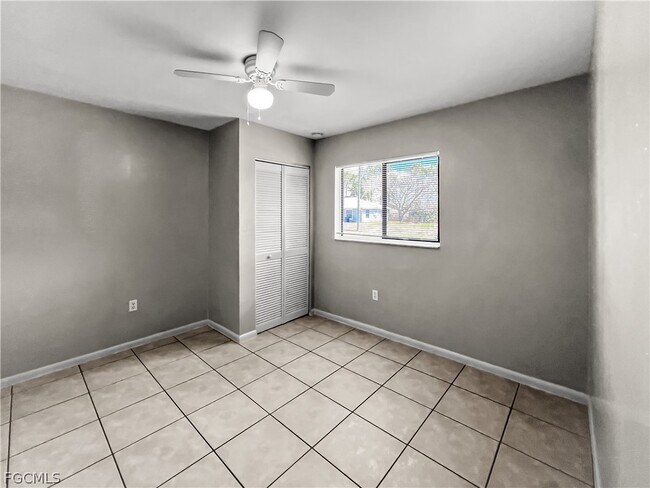 Building Photo - 2704 Owen Ave S