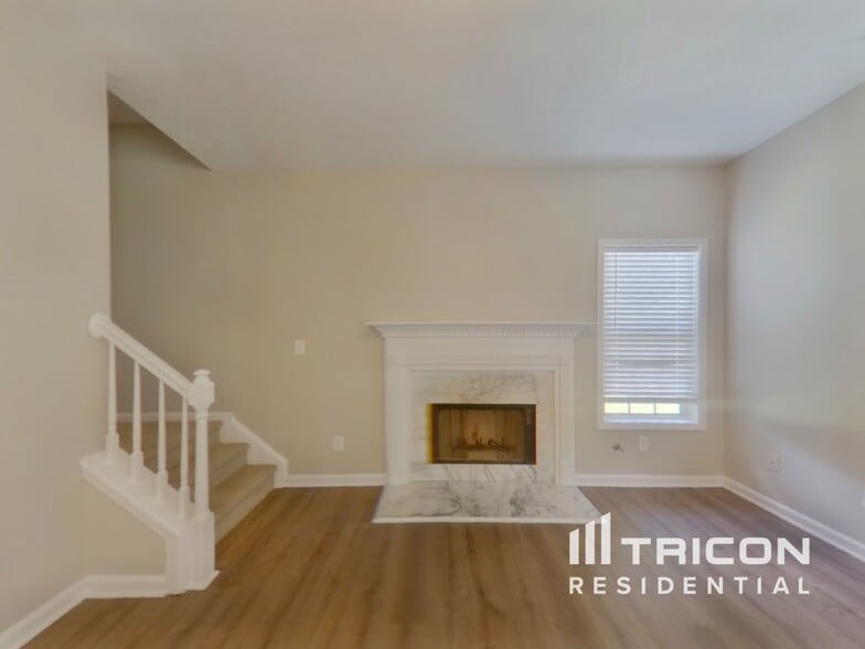 Building Photo - 1413 St Charles Ct
