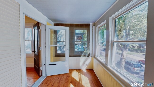 Building Photo - 134 Mansfield St