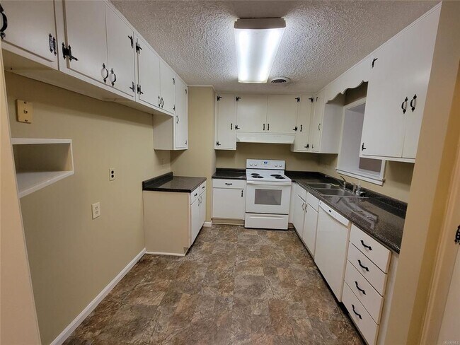 Building Photo - 1135 Lombard Dr