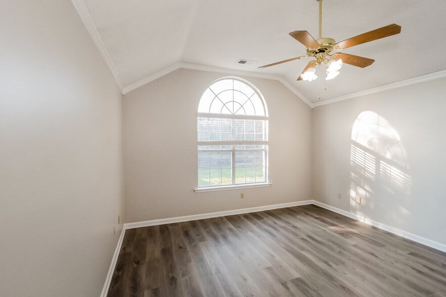 Building Photo - 406 N Ericson Rd