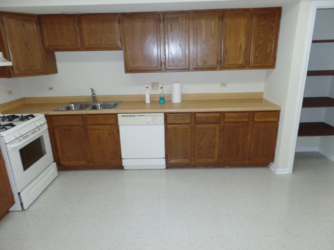 Building Photo - 315 Creekside Dr