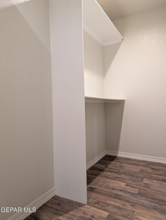 Building Photo - 8484 Alameda Ave