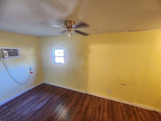 Building Photo - 2br - 2 Bed 2 Bath with Bonus space and 11x20 shed