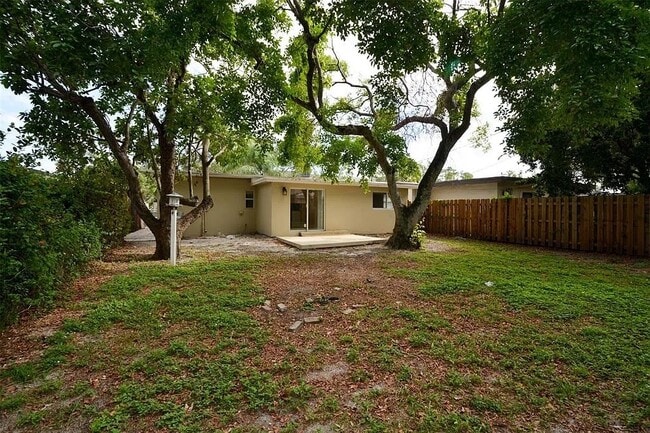 Building Photo - 1835 Park Ln