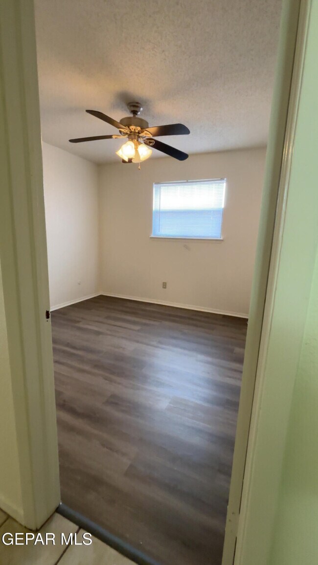 Building Photo - 1601 Common Dr