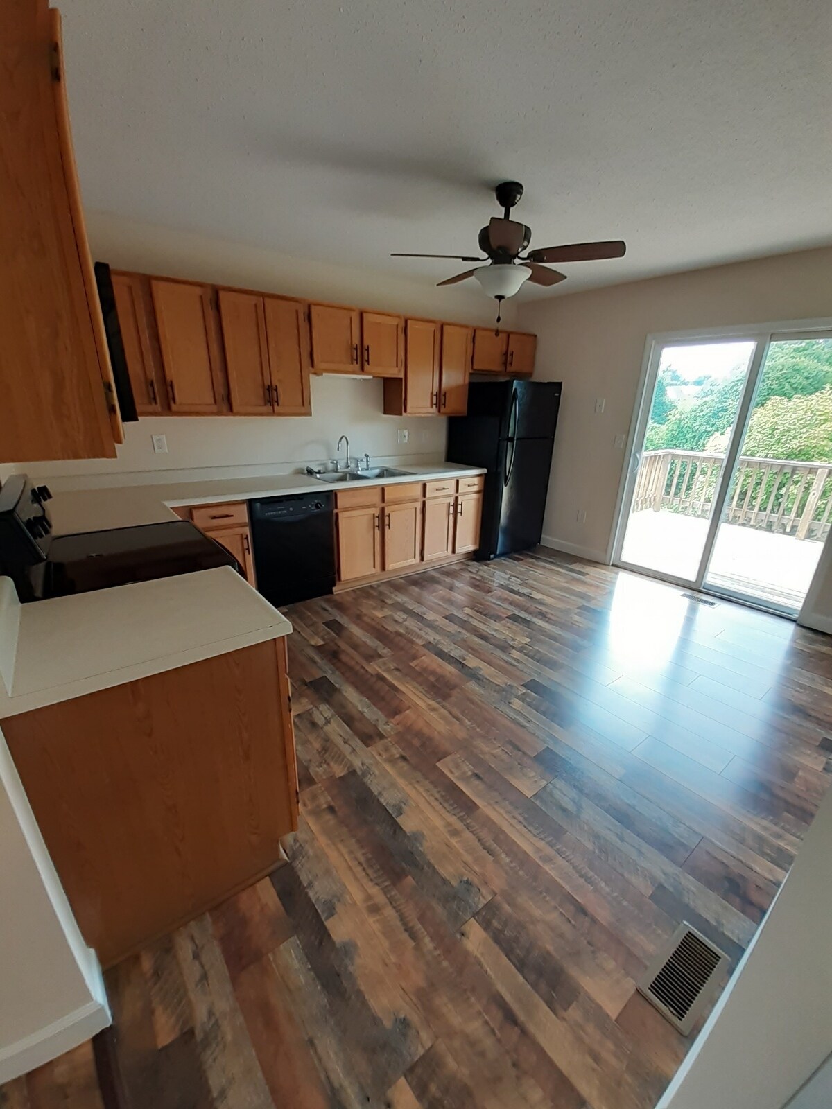 Building Photo - 632 High School St