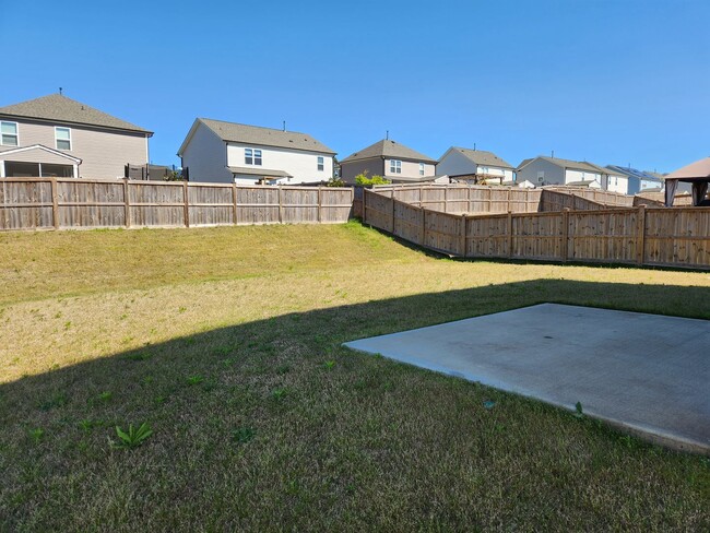 Building Photo - 4 Bedroom For rent
