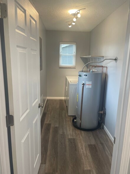 Building Photo - 1812 Briarwood Dr