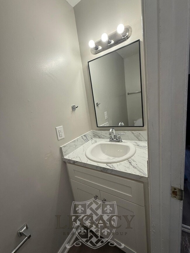 Building Photo - 813 Holder Ct