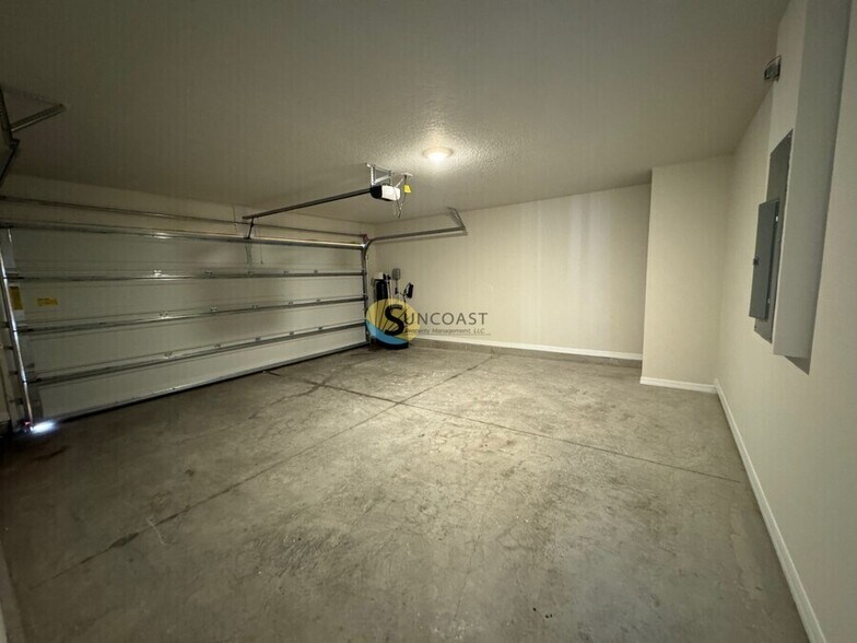 Building Photo - 19 Wellwater Dr
