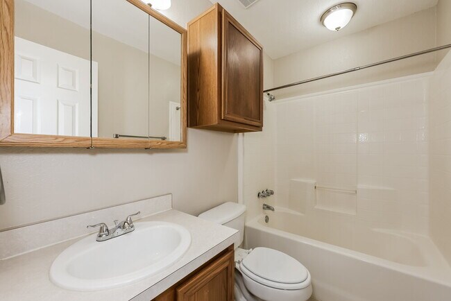 Building Photo - 1232 Clay Ln