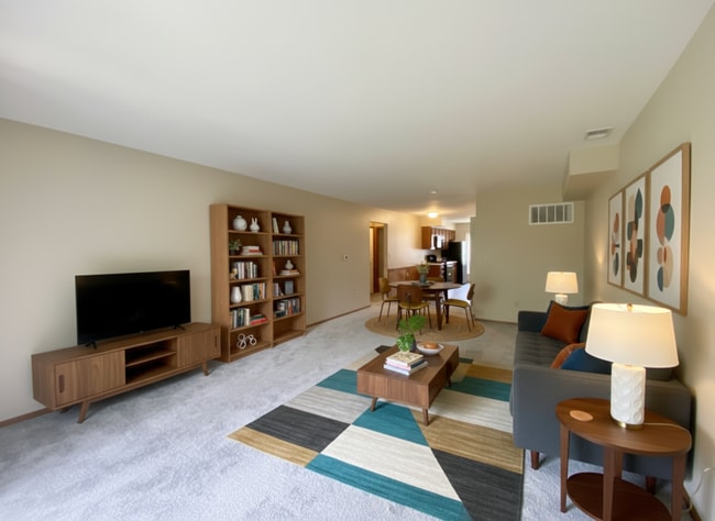 Building Photo - Cozy 2 Bedroom, 1 Bath Apartment with Balcony - Welcome Home!