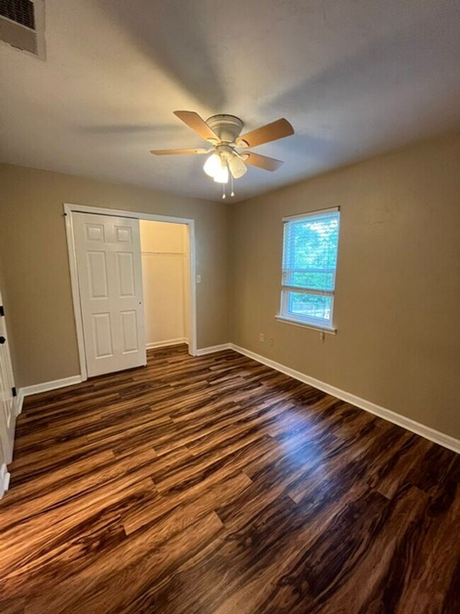 Building Photo - 1569 Jacks Dr