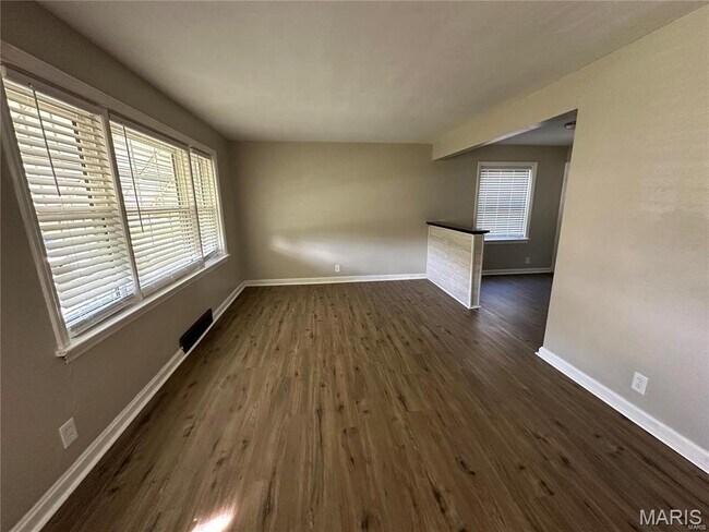 Building Photo - 815 Fontaine Pl