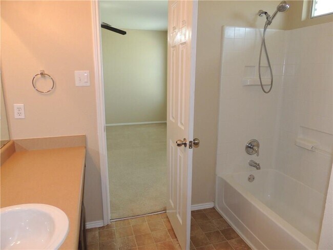 Building Photo - 315 Feathergrass Dr