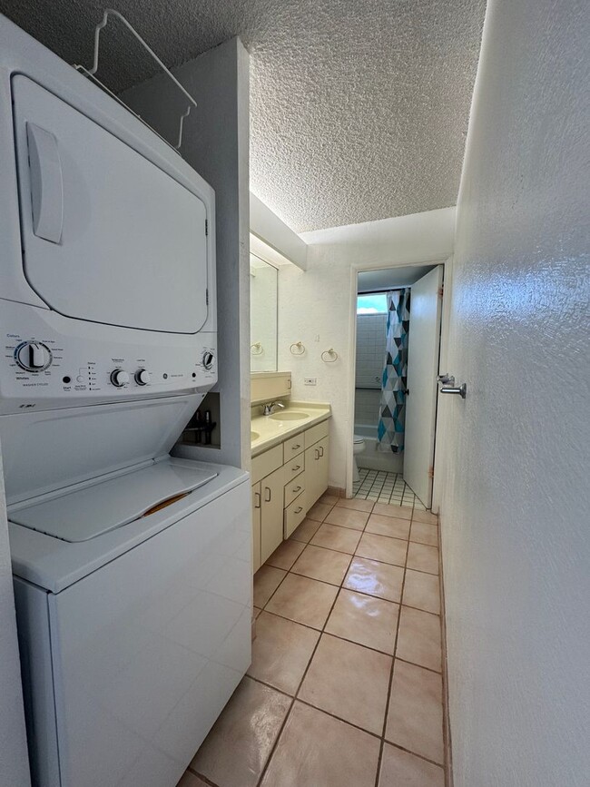 Building Photo - Charming 2-Bedroom, 1-Bath Condo with Grea...