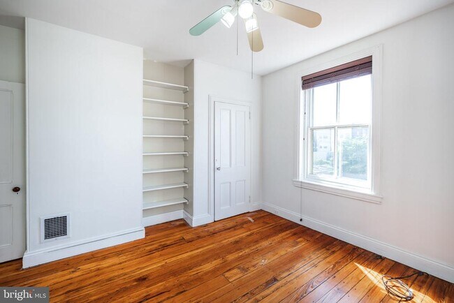 Building Photo - 206 S 43rd St