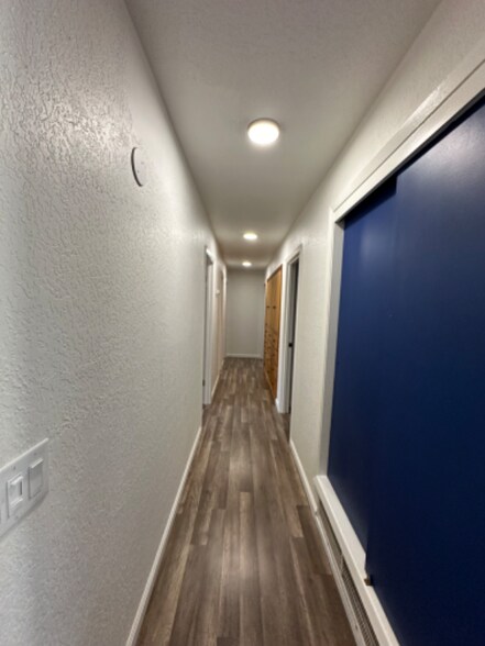 Building Photo - 1036 W Alamos Ave