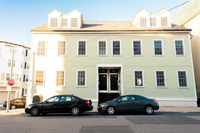 Building Photo - 402 E 3rd St